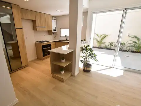 VENTA CASA PH DE TRES DORMITORIOS CENTRO