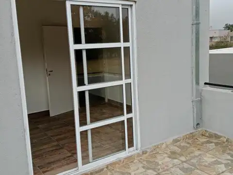 Casa en Alquiler - 3 Dormitorios 2 Baños - 900mts - La Plata