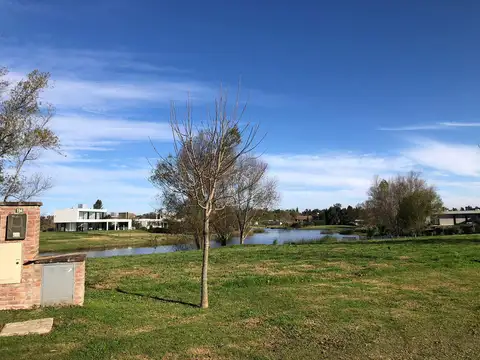 OPORTUNIDAD Venta de lote de 920m2 a la laguna en EL CAZAL