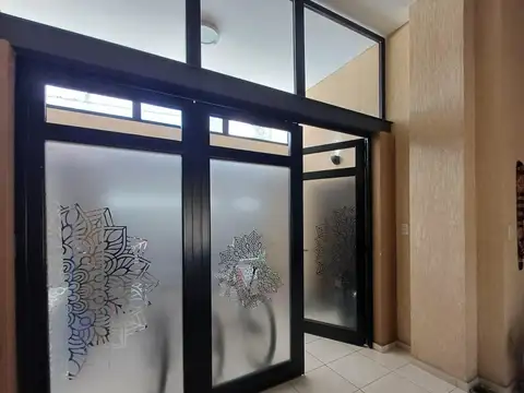 Casa 11 ambientes con 2 baños