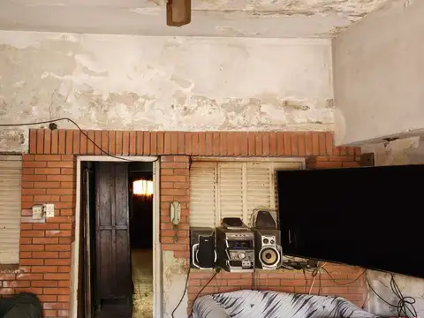 VENTA DE LOTE EN LANUS ESTE CON CASA Y DEPTO