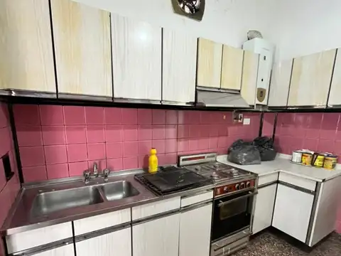 PRIMERA JUNTA 1400, Piso PB