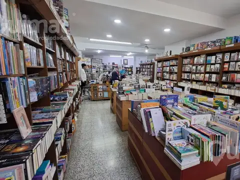 Excelente local Planta Libre sobre Av. Entre Rios