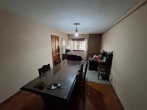 Casa 7 ambientes con 2 baños