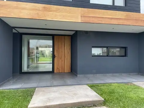 Casa 5 ambientes con 3 baños