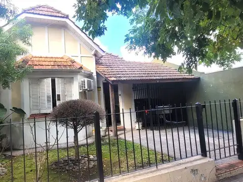 Venta casa con jardin, Ramos Mejia