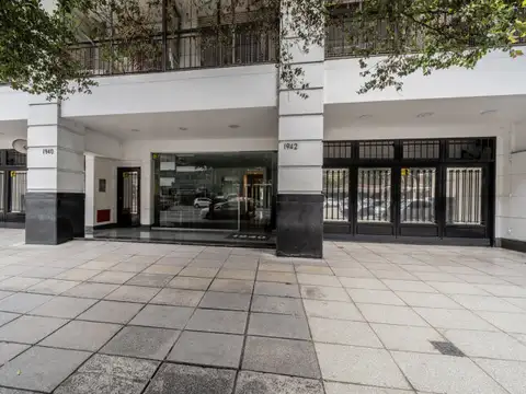 BELGRANO R/2 AMBIENTES EN PISO ALTO, BALCÓN Y VISTA ABIERTA.