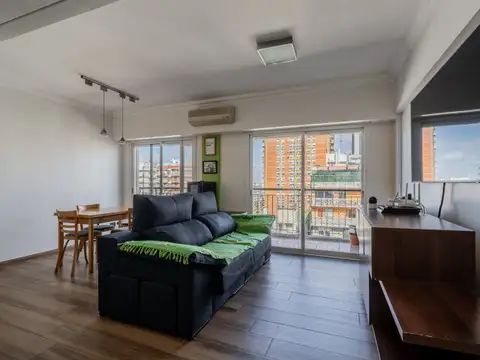 BELGRANO R/2 AMBIENTES EN PISO ALTO, BALCÓN Y VISTA ABIERTA.