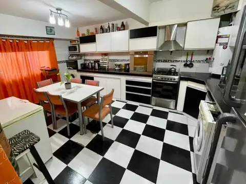 CASA 4 AMB CON PARQUE Y COCHERA APTO CREDITO