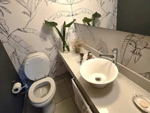 Casa 6 ambientes con 4 baños