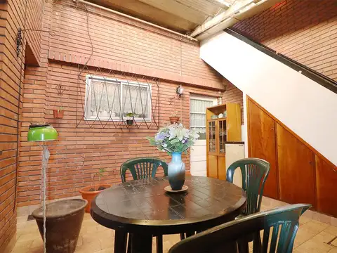 Depto Tipo Casa en Venta en Flores, USD 139.000