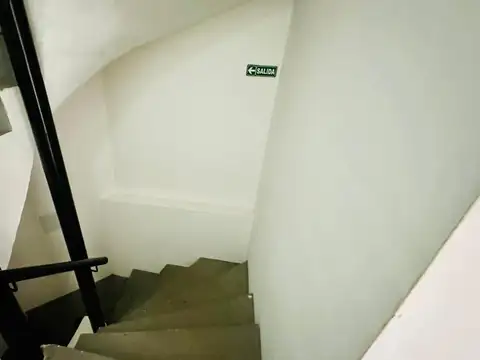 VENTA MONOAMBIENTE CON COCHERA LANUS OESTE