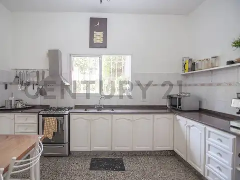 Casa 5 ambientes con 3 baños