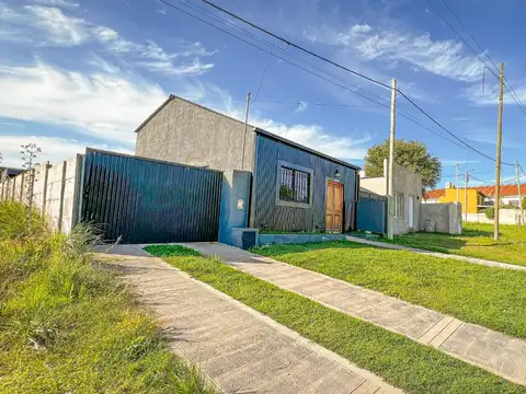 EN VENTA LOCAL, CON OFICINA Y GALPÓN 