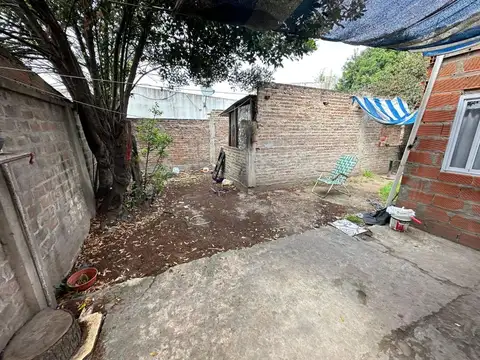 VENTA DE LOTE CON CASA A RECICLAR EN MONTE GRANDE