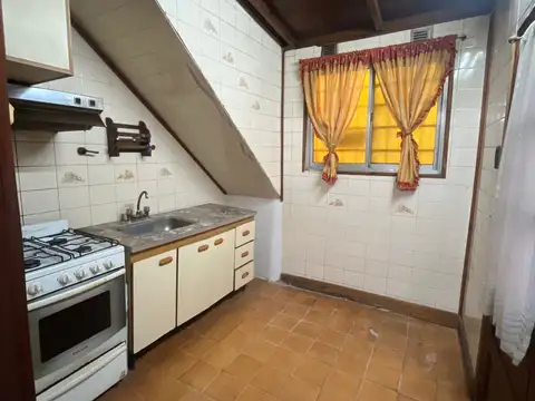 VENTA PH DOS AMBIENTES. SIN EXPENSAS. LANUS OESTE.