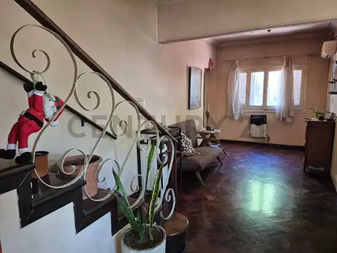 Casa 10 ambientes con 5 baños
