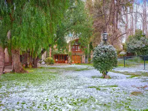 Casa 30 ambientes con 8 baños