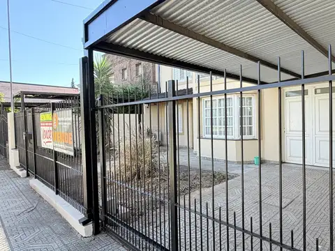 Casa 5 ambientes con 2 baños