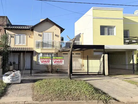 Casa en Venta con 2 cocheras