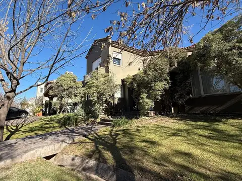 Casa en venta Barrio Privado Pueyrredon 4 dormitorios 