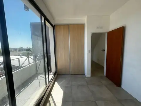 Departamento tipo duplex de 3 amb c/ Terraza - Haedo