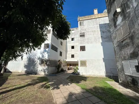 Amplio departamento reformado 