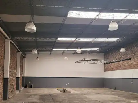 Galpon en Alquiler en Villa Elvira, $ 2.100.000