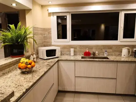 Casa en Alquiler Temporal con 3 cocheras