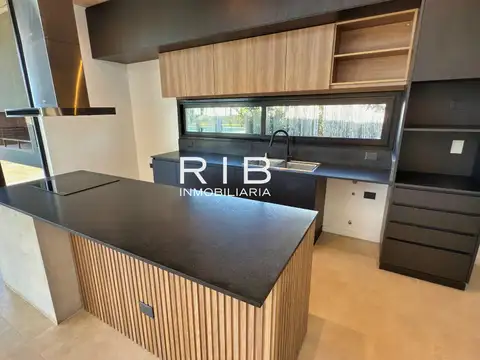 Excelente Propiedad Moderna Barrio La Calesa