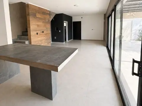 Casa 4 ambientes con 3 baños
