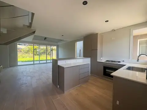 ALQUILER DUPLEX 4 AMBIENTES - CON JARDIN PROPIO - ALDEANA PILAR