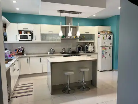 VENTA PH 5AMB EXELENTE COCHERA PATIO CASTELAR NTE