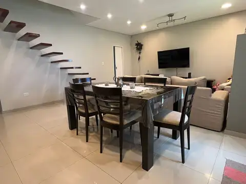 Depto Tipo Casa 5 ambientes con 2 baños