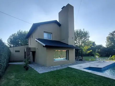 VENTA O PERMUTA CASA CON PILETA PILAR LA LONJA