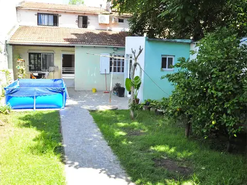 Venta casa 5 ambientes en Burzaco con jardin y cochera