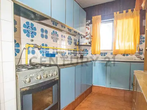 Casa 6 ambientes con 2 baños