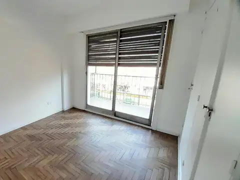 Vicente López - Departamento 3 amb al Frente con balcón corrido. Apto profesional 