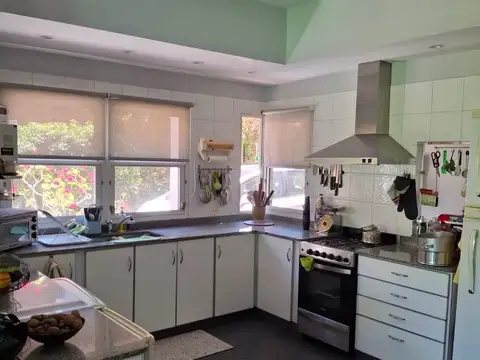 Casa 6 ambientes con 3 baños