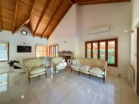 Casa en Venta con 2 cocheras
