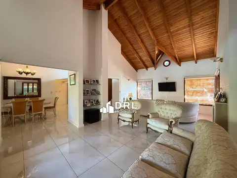 Casa 7 ambientes con 5 baños