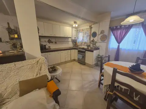 Depto Tipo Casa en Venta de 4 ambientes
