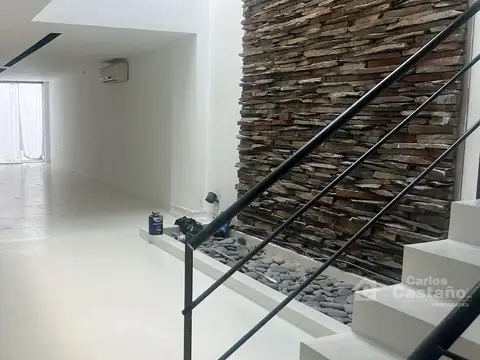 Exc. Moderno Dúplex 5 Amb. con Garaje, Fondo y Play-room