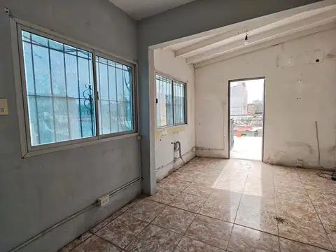 Casa 7 ambientes con 2 baños