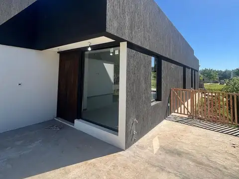 Casa en Venta con 4 cocheras