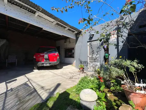 OPORTUNIDAD CASA DE 3AMB.C/COCHERA.FONDO LIBRE.  