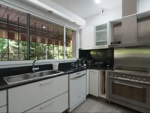 Casa 6 ambientes con 3 baños