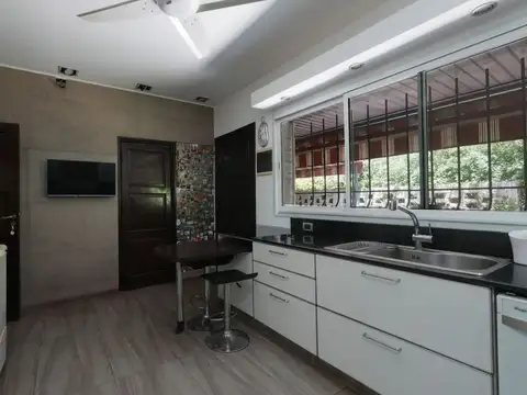 Casa en Venta con 4 cocheras