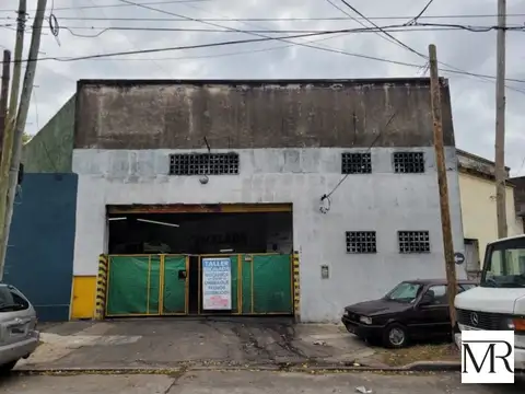 Galpon, Nave Industrial, Deposito + Dos Locales Sobre Avenida con doble Acceso, Gran Porton par...