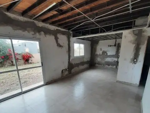 VENDO CASA EN CONSTRUCCION Lomas de Russell